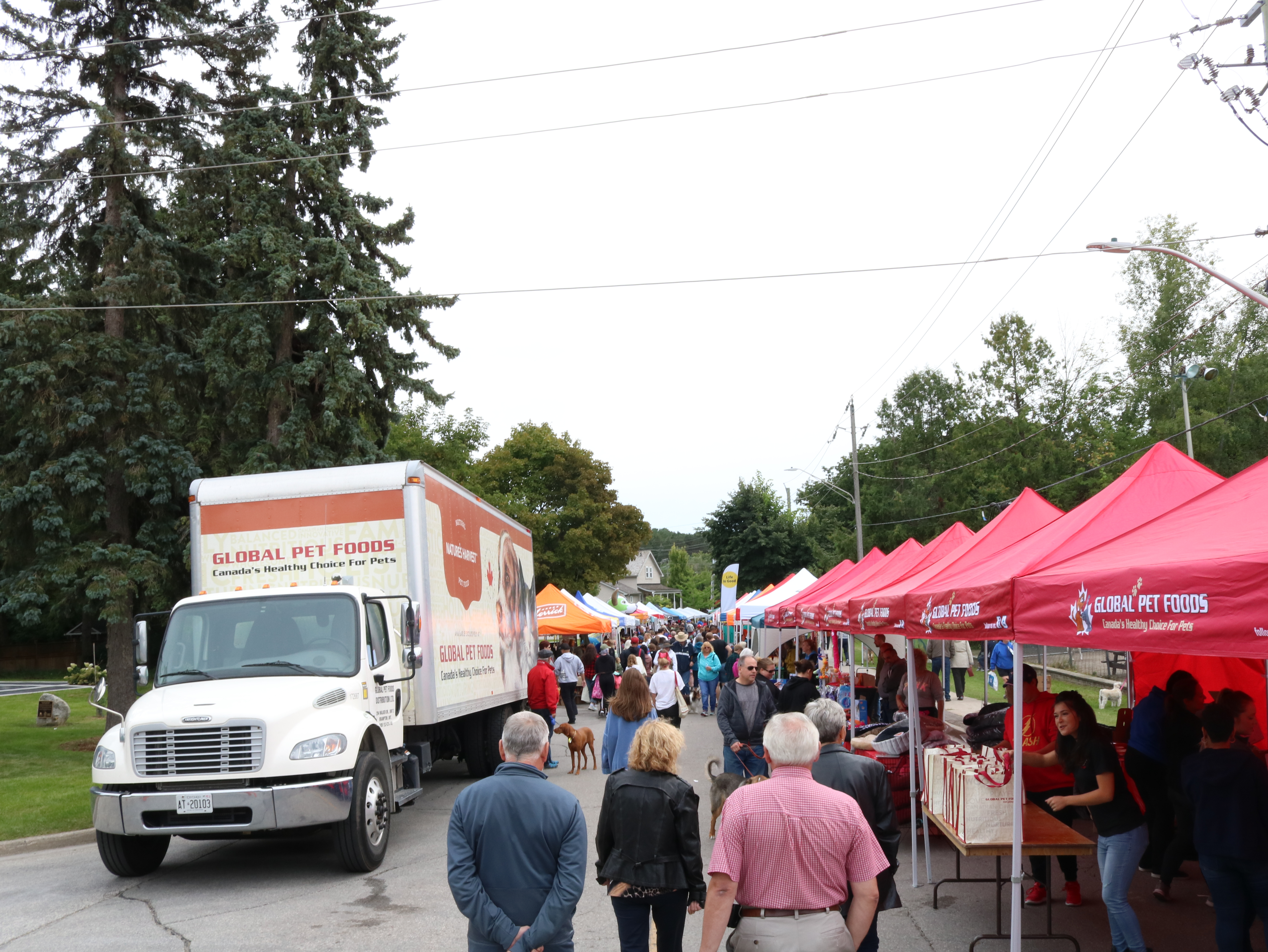 image of vendors at new'bark'et